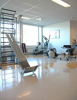 Treningssal med Redcord slyngeterapi